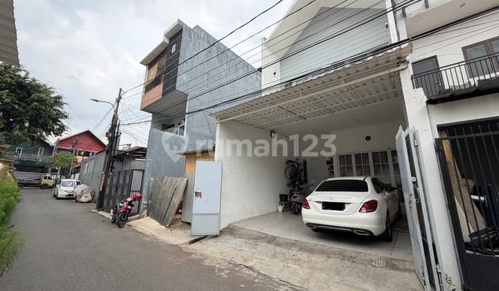 Dijual Rumah Tebet Jalan 2 Mobil Dekat Kokas, Soepomo, Abdullah Syafei