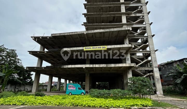 Gedung 9 lantai, selangkah ke pusat kota, lokasi strategis pinggir jalan raya, bebas banjir, cocok untuk perkantoran.