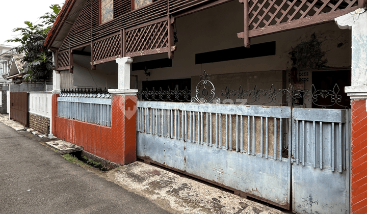Rumah Hitung Tanah Tebet Dekat Jalan 2 Mobil, Dekat St. Cawang