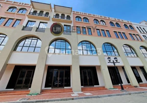 For Rent 4 Row Shophouses, 4 Floors in Sedayu City Kelapa Gading North Jakarta For Rent 4 Row Shophouses, 4 Floors in Sedayu City Kelapa Gading North Jakarta