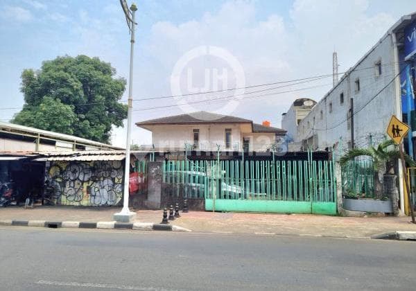 Rumah Luas Lokasi Strategis di Kedoya Raya Jakarta Barat