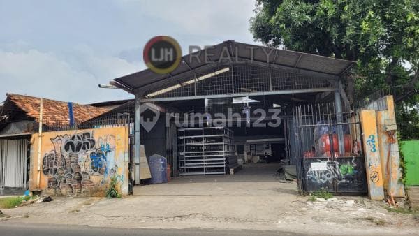Ruko Pinggir Jalan Raya Cocok untuk Tempat Usaha Lokasi Kedoya Raya Utara Jakarta Barat
