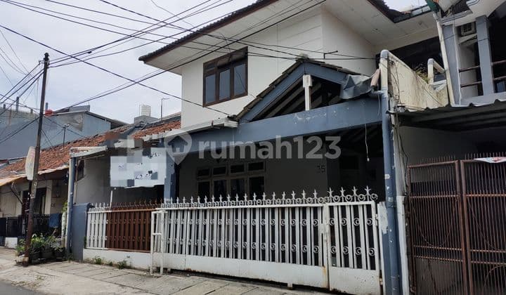 Suitable for Office, Strategic Location in Central Jakarta House for Rent