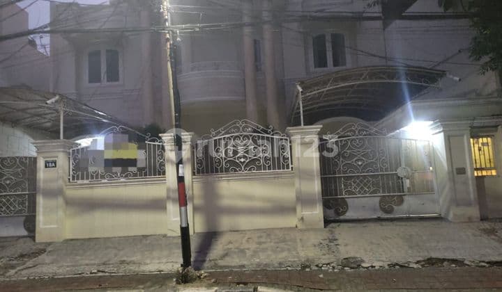 Rumah Mewah, Nyaman & Asri, 2,5 Lantai Dimenteng Disewakan