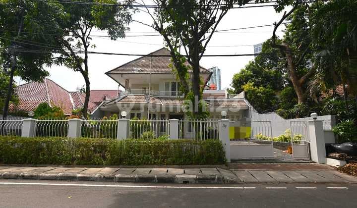 Luxury House Ready to Occupy Strategically Located in Central Jakarta for Rent