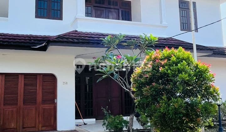 Bisa Buat Kantor, Rumah Dicipete Disewakan. Parkiran Luas