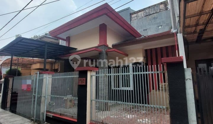 Bangunan Baru! Rumah Bagus Semi Furnished Dimenteng Disewakan.