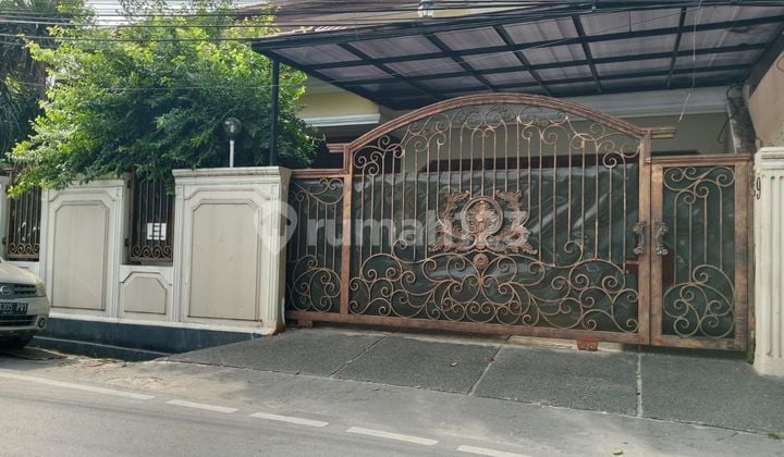 Rumah Modern Mewah 2½ Lantai Kebon Kacang Disewakan