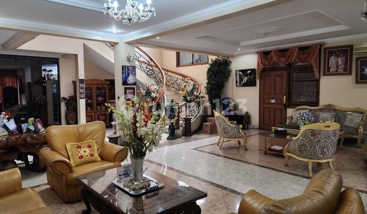 Cheapest!! Luxury House for Sale on Waru Street, Rawamangun, East Jakarta