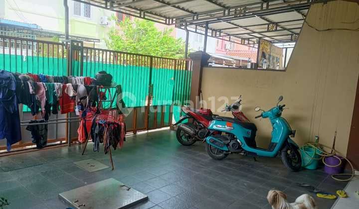Rumah 2 Lantai Rapih Taman Palem Lestari