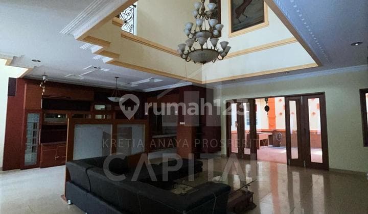 Rumah Mewah Terawat, Dalam Komplek Asri 3Lt Semi Furnished Siap Huni Sayap Pasteur