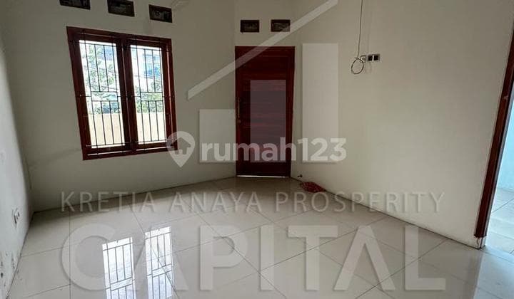 Rumah Huk 1,5 Lantai Tengah Kota Row Jalan Lebar Banget di Area Kurdi Mohamad Toha