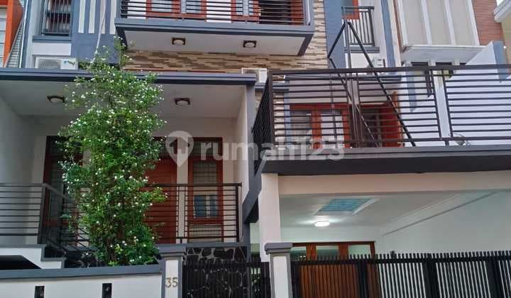 Dijual Murah Townhouse Mewah 4 Lantai Pal Merah Jakarta Barat Strategis Rumah Bagus di Pintu Selatan Plaza Slipi Jaya, Jl. Kemanggisan Utama, Kemanggisan, Palmerah, Kota Jakarta Barat, DKI Jakarta, Indonesia, 11480, Slipi SHM
