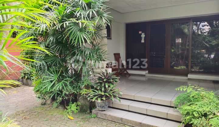 Rumah Bagus Semi Furnished SHM Serengan, Solo