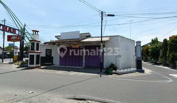 Rumah Bagus Semi Furnished SHM Banyuagung, Solo