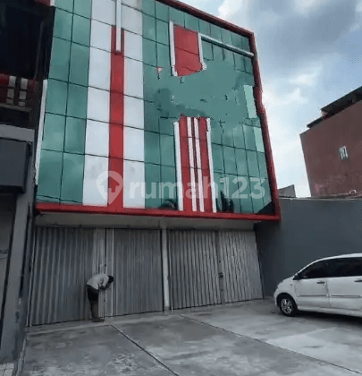 Di Jual Ruko Gandeng Siap Huni lokasi strategis di depan Jalan Raya Pekayon