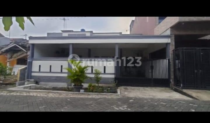 Dijual Rumah Lokasi Strategis Jalan Depan Lebar di Harapan Indah Bekasi