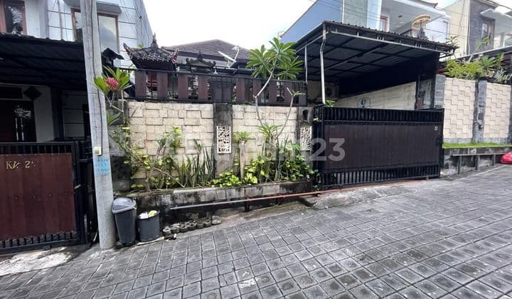Minimalist House in Gatsu, West Denpasar, Close to Main Road Access