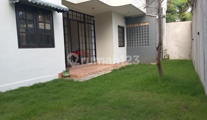 Bebas Banjir ! Rumah Semi Villa 5 Huge Kamar Tidur Ensuite Dekat Canggu Kerobokan bisa Parkir 5 Mobil