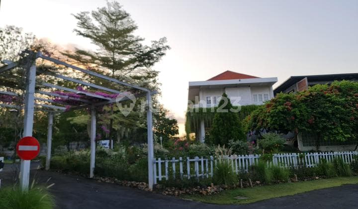 Rumah Putih Big Garden di Kawasan Elite 24 hours security Nusa Dua area