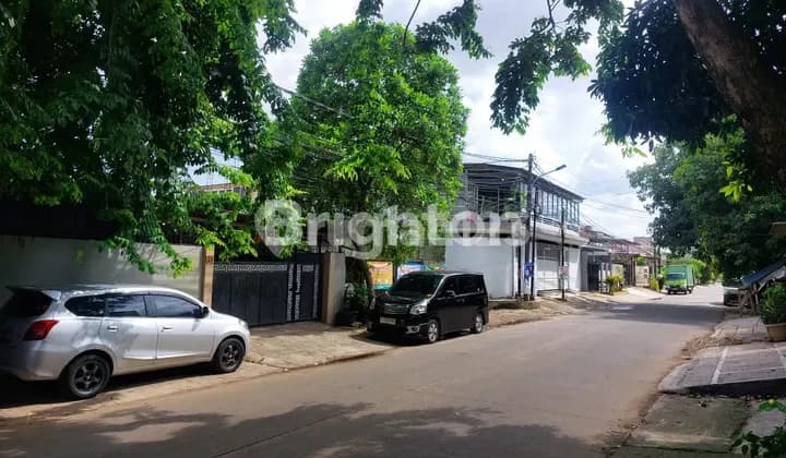 FOR SALE: FORMER CONTRACTOR OFFICE BUILDING, STRATEGIC LOCATION BY THE MAIN ROAD.