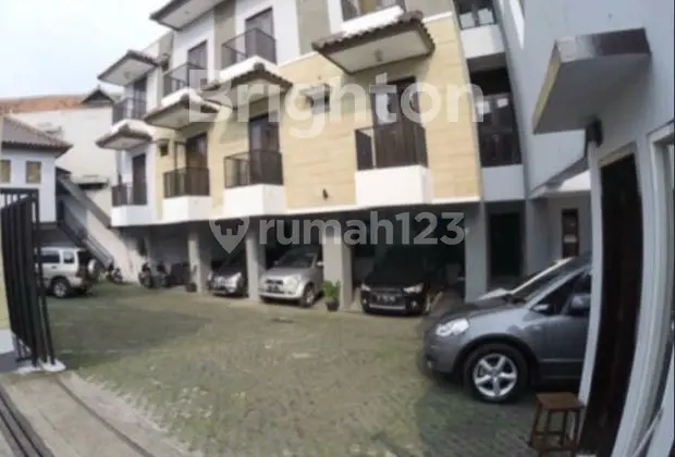 KOST/ GUEST HOUSE AKTIF INVESTASI BAGUS . PASIVE INCOME YG PASTI KOST/ GUEST HOUSE AKTIF DAN RUMAH/ VILLA UTAMA DI BANDUNG