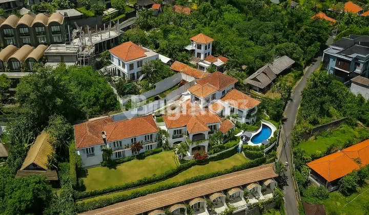 VILLA SANTORINI LABUAN SAIT SUPER SPECIAL AND LUXURY VILLA WITH 180 DEGREE OCEAN VIEW .THE RIGHT PLACE FOR SUPER VVIP CLIENT