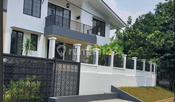 Dijual Rumah Cantik With Pool Posisi Hook