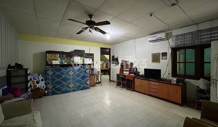 Rumah Hitung Tanah di Tebet, Lokasi Stategis, Dekat dengan Jalan Mt Haryono, Jalan Toll ke Bandung, Toll ke Airport Soekarno Hatta