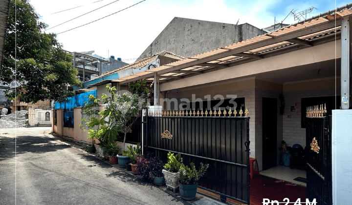 Rumah Siap Huni di Tebet Barat, Akses Dekat ke Jalan 2 Mobil