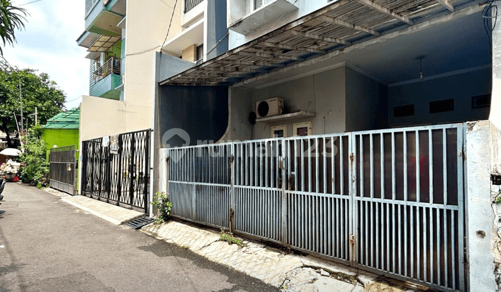 Rumah Siap Huni di Tebet Barat, Akses Jalan Dekat 2 Mobil