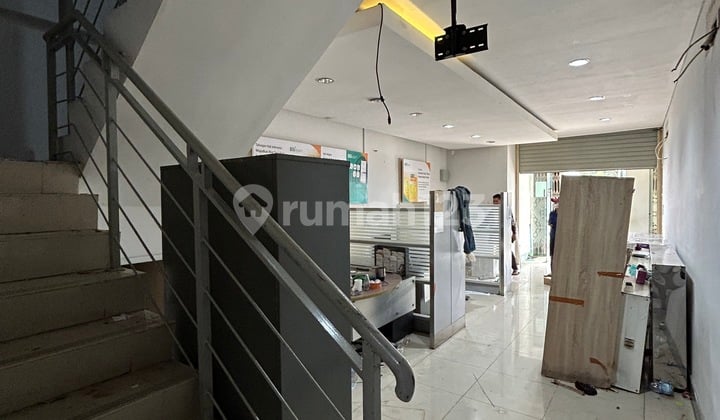 Ruko di Tebet Siap Huni, Akses Jalan Utama, Lokasi Strategis, Dekat ke Jalan Saharjo< Jalan Prof. Dr> Soepomo