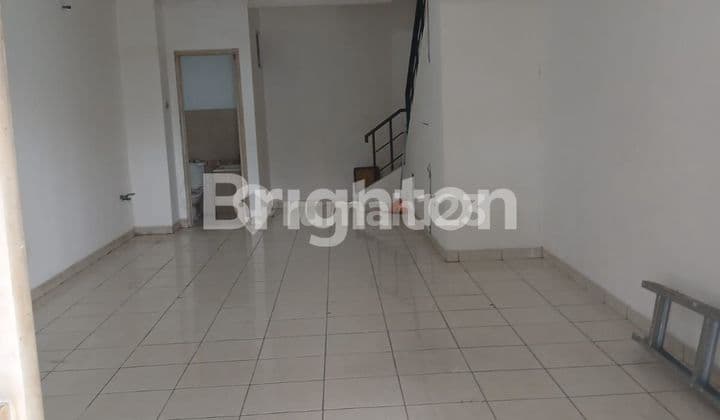 Ruko 2,5 lantai di Graha Raya plong tanpa sekat bersih siap di pakai