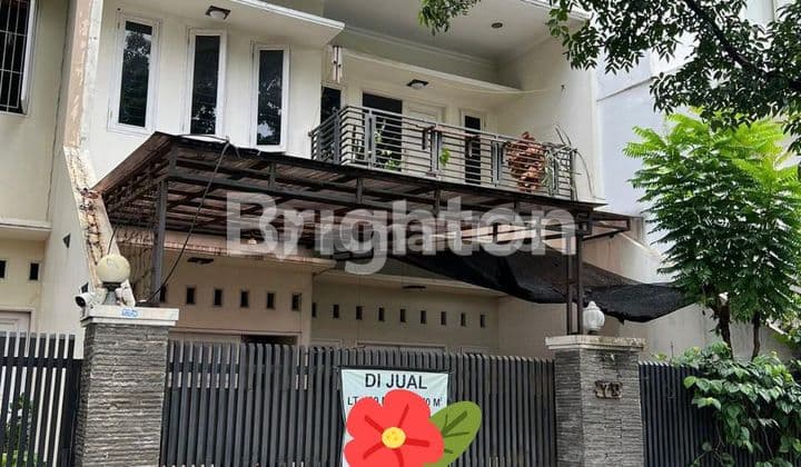 Rumah 2 lantai + rooftop yg apik adem klasik, lokasi di jakbaryg strategis dekat dg akses fasilitas umum