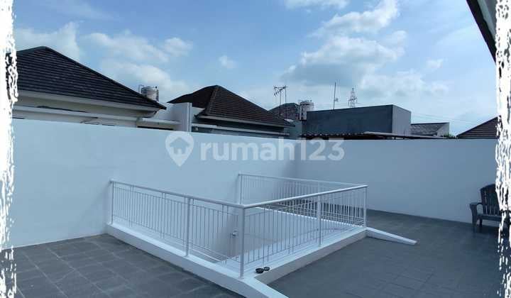 Rumah 2 Lantai Dengan Rooftop Shm Di Wisata Bukit Mas Surabaya