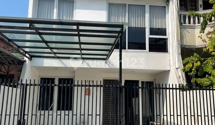 Dijual Rumah di Taman Kebon Jeruk, Jakarta Barat 6x18