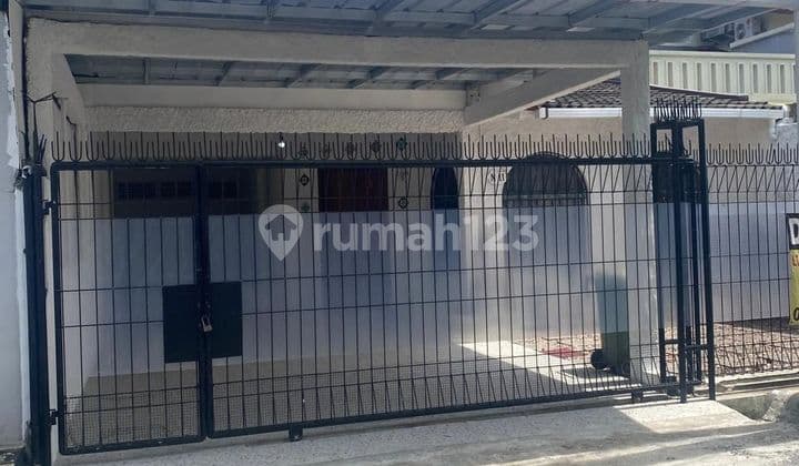 Rumah 2 Lantai Bagus,jakarta Selatan,3 Mnt St.lebak Bulus