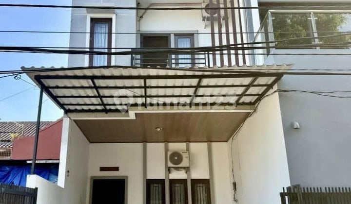 Rumah Jelambar 3 1/2 Lantai Bangunan Bagus SHM