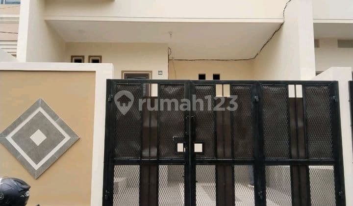 Rumah Brand New 2 Lantai.shm.ditengah Kota