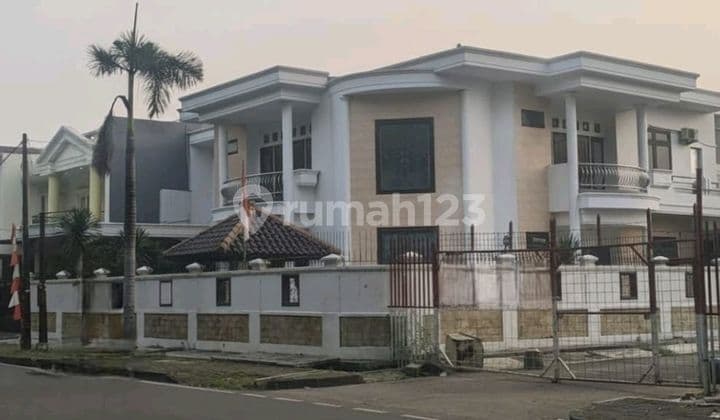 Rumah Hoek 2.Lantai, SHM ,Cocok Usaha Klinik,Resto.cafe