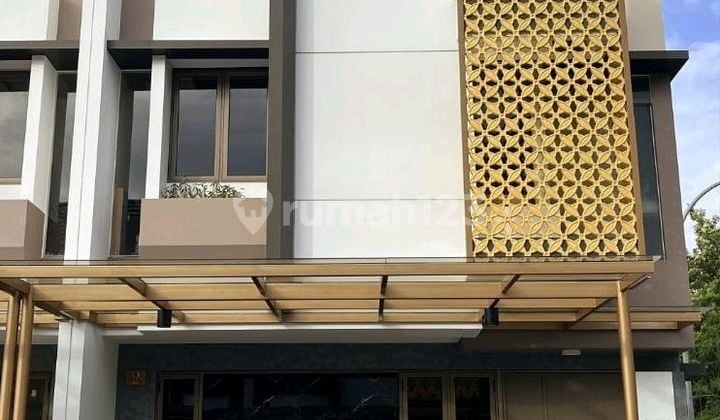 Dijual Rumah Puri.11 2,5 Lantai. Strategis.