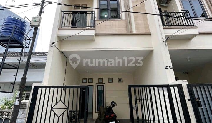 Brand New 3-Story Full SHM House in Tanjung Duren.