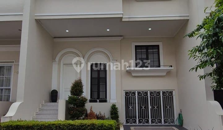 For Sale Beautiful 3-Story House Strategic and Freehold