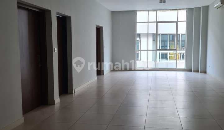 Strategic Shop House for Rent Near LRT and Bank