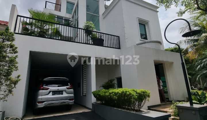 Rumah Hoek 2 Lantai Sangat Asri di Sektor 6 - Bintaro