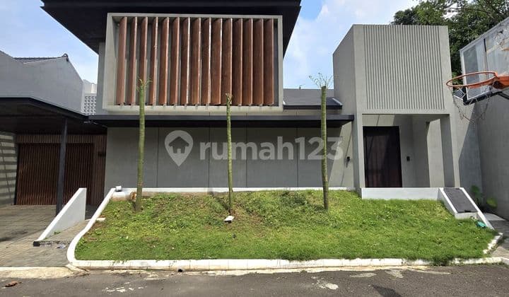 Luxurious 2-Story Tropical House in Sector 9-Bintaro