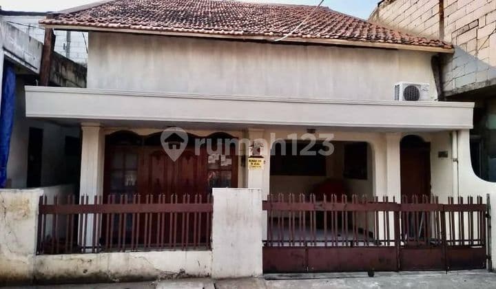 Rumah Strategis Bebas Banjir Dekat Stasiun Tebet Di Kampung Melayu Barat Jakarta