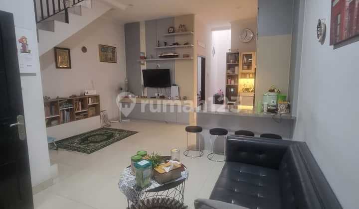 Affordable 2-Story Furnished Flood-Free House in Johar Baru, Central Jakarta