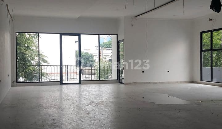 Ruang Usaha 2 Lantai Pinggir Jalan di Gunung Sahari Jakarta Pusat