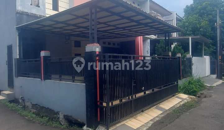 Rumah 2 Lantai Posisi Hook Bebas Banjir di Bintara Bekasi Jawa Barat